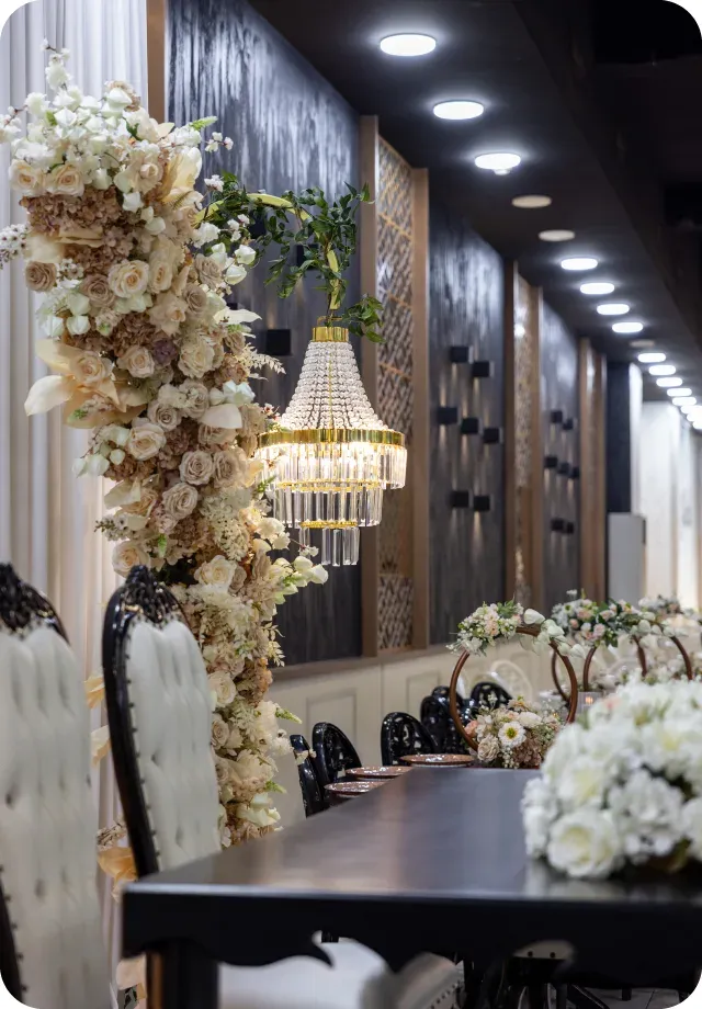 Modern Salon: çiçek kemerli gelin masası
